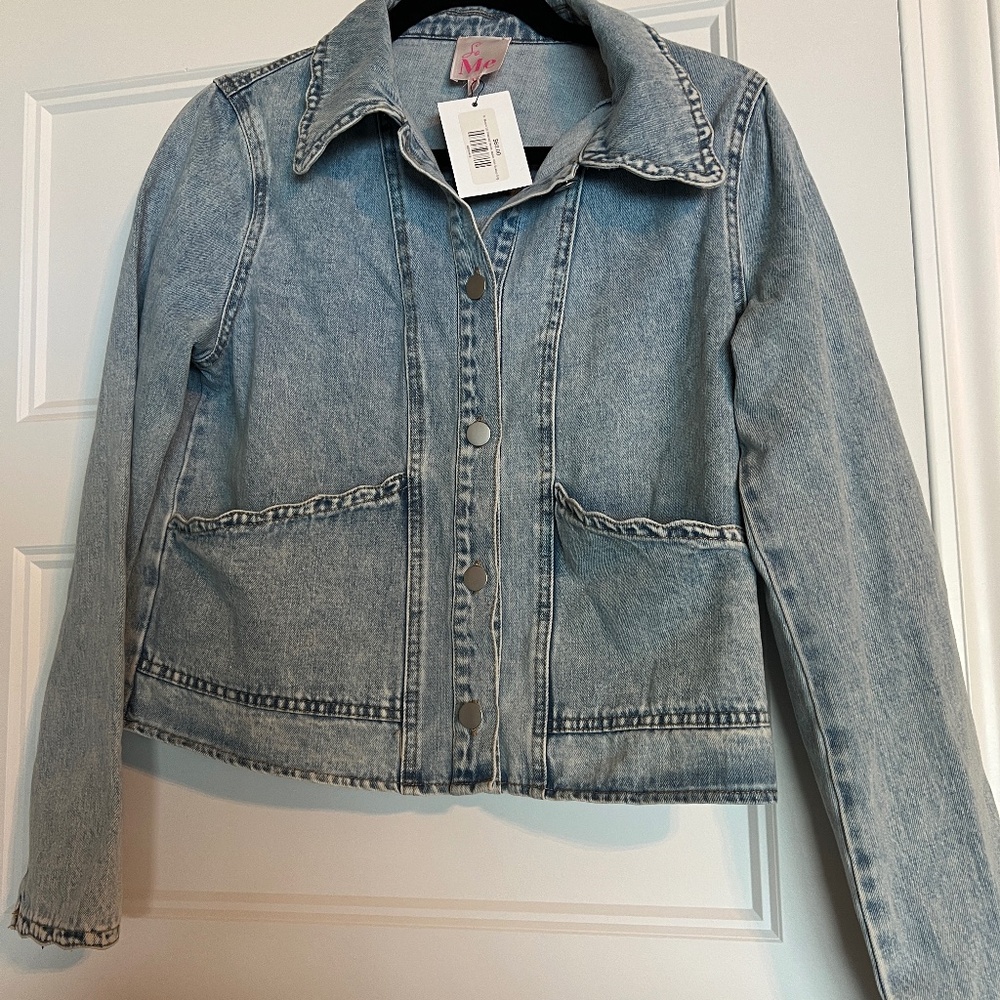 Washed Denim Jacket with Scallop Edge – So Me – Size Small